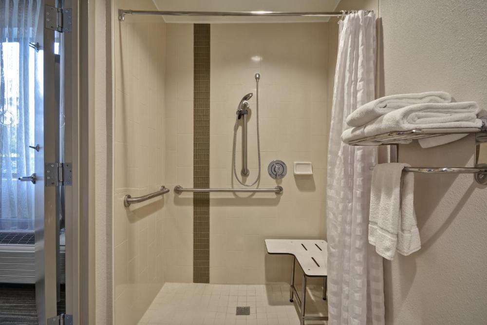 King Room with Sofa and Roll-In Shower - Disability Access interior